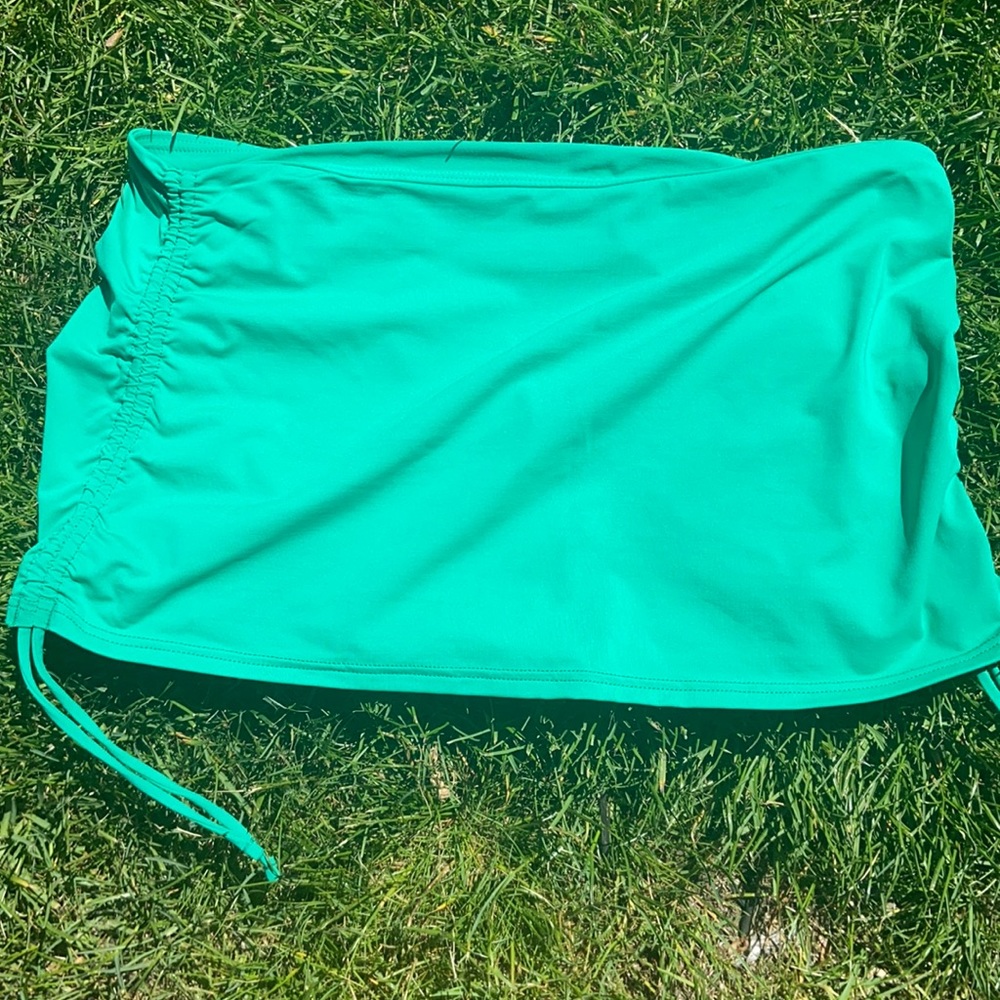 Tommy Bahama skirted bottom - Picture 2 of 8